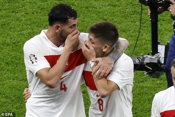 UEFA Millətlər Liqası: Türkiyə evdə darmadağın oldu