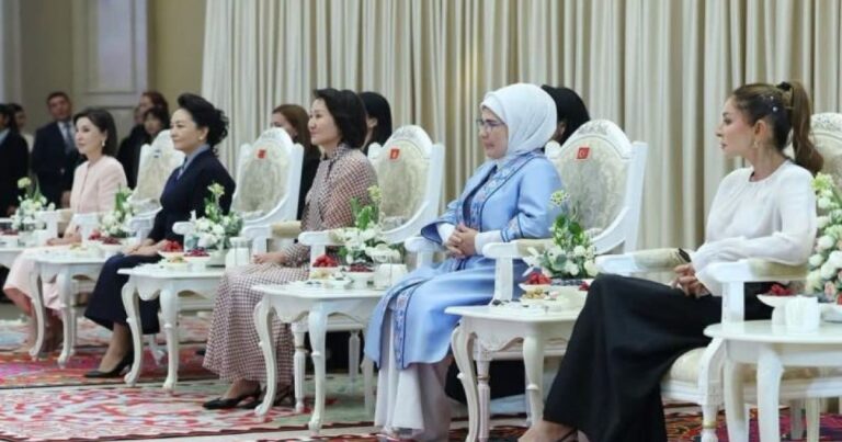 Beş ölkənin birinci xanımları Bişkekdə sərgidə – Foto
