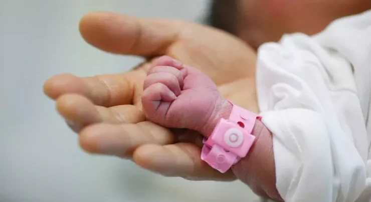 Yeni doğulan qızı 15 bıçaq zərbəsi ilə öldürdülər – Bir ailə HAKİM QARŞISINDA Yeni doğulan qızı 15 bıçaq zərbəsi ilə öldürdülər – Bir ailə HAKİM QARŞISINDA