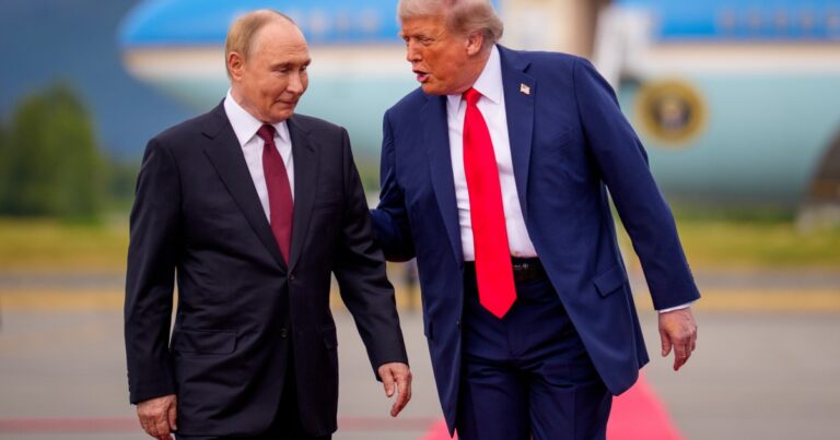 Kreml: Putin və Tramp bir saat telefon danışığı aparıb