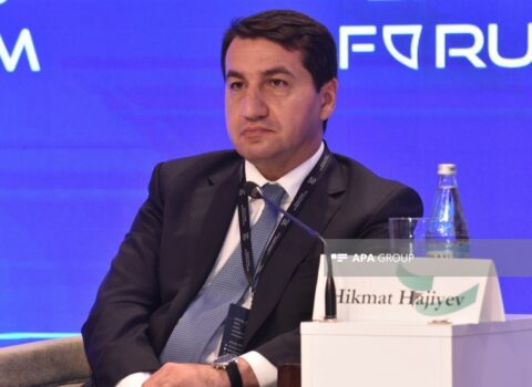 Hikmət Hacıyev Ərəb Media Forumunda Qarabağda və digər bölgələrdə Qafqaz Albaniyasının zəngin xristian irsi barədə danışıb