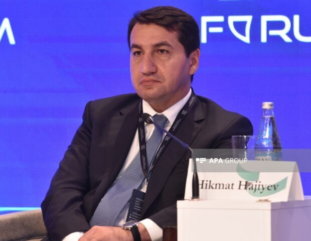 Hikmət Hacıyev Ərəb Media Forumunda Qarabağda və digər bölgələrdə Qafqaz Albaniyasının zəngin xristian irsi barədə danışıb