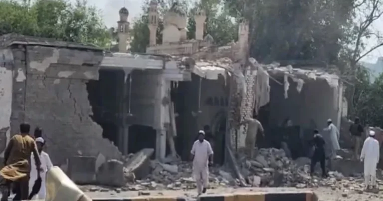 Pakistanda məscid yaxınlığında terror aktı: ölənlərin sayı 31-ə çatıb Pakistanda məscid yaxınlığında terror aktı: ölənlərin sayı 31-ə çatıb
