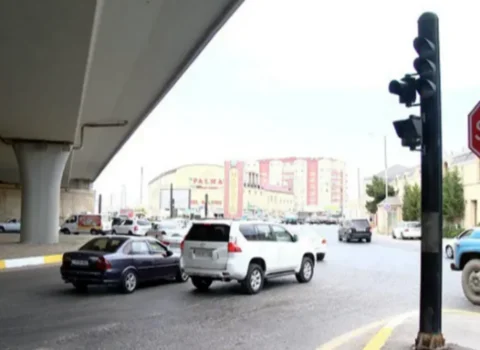 Sürücülər risk altındadırlar: Masazır dairəsi istiqamətində böyük TƏHLÜKƏ – VİDEO