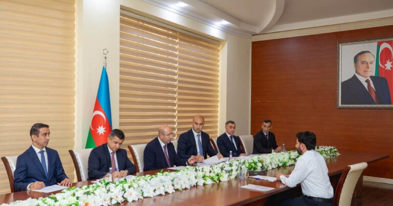 Anar Quliyev Tərtərdə vətəndaşları qəbul etdi – FOTOLAR Anar Quliyev Tərtərdə vətəndaşları qəbul etdi – FOTOLAR