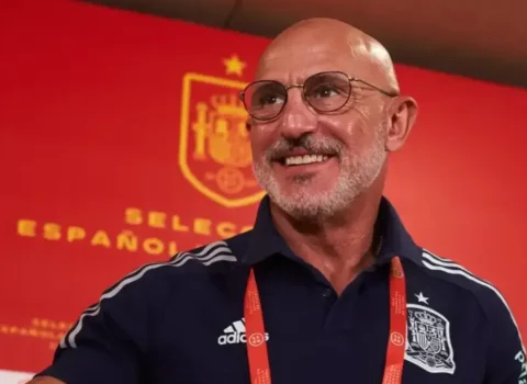 İspaniya çempion məşqçisi ilə bağlı qərarını verdi