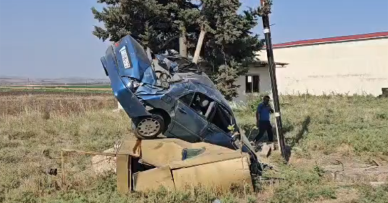 Cəlilabadda “Mercedes” transformatora çırpıldı – Xəsarət alan var
