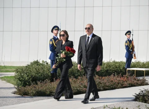 Prezident və birinci xanım Bakıdakı Zəfər parkında olub – FOTOLAR 