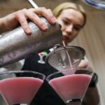 Rusiyada restoranlardan sonra barlar da kütləvi şəkildə bağlanır