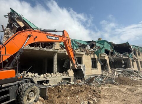 Buzovnada 3 qanunsuz tikintinin qarşısı alınıb: Söküntü işləri aparılır – FOTO/VİDEO