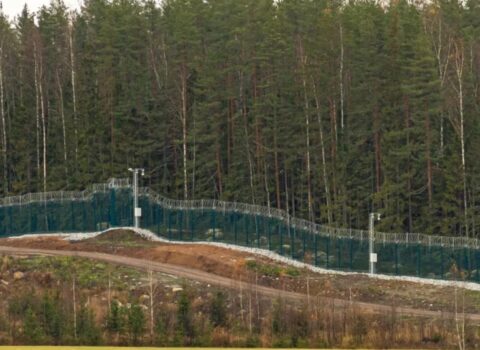 Finlandiya Rusiya ilə sərhəddə 200 kilometrlik qoruyucu səddin tikintisini başa çatdırdı