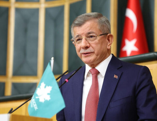 Əhməd Davudoğlu barəsində istintaq başladıldı