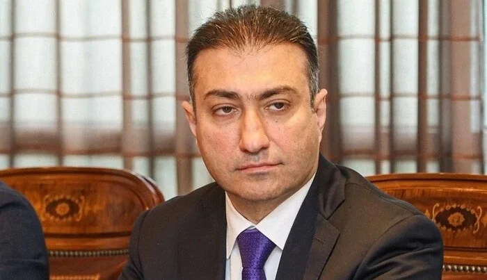 Bayramov Vüqar Qurbanovun qohumunu vəzifədən azad etdi