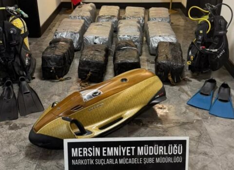 Türkiyə limanında böyük narkotik əməliyyatı: Gəmidən 350 kq kokain çıxdı
