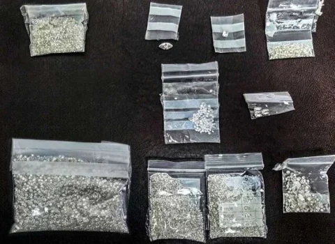 Hava limanında 654.90 karat brilyant qaşlar müsadirə edildi