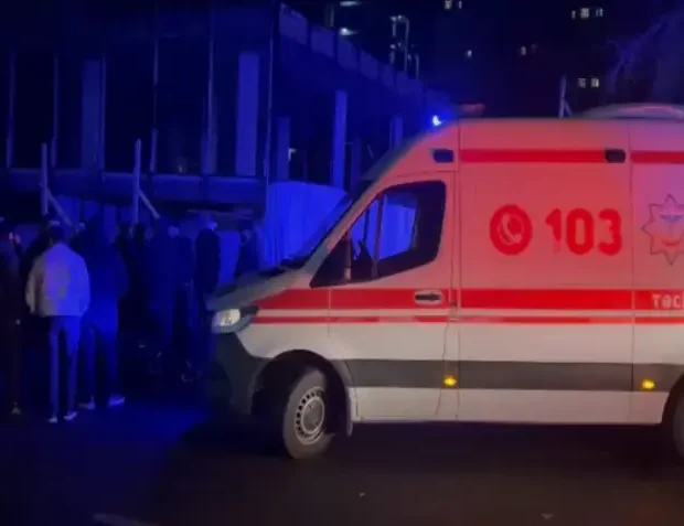 Bakıda qardaş və bacı bir-birini bıçaqladı