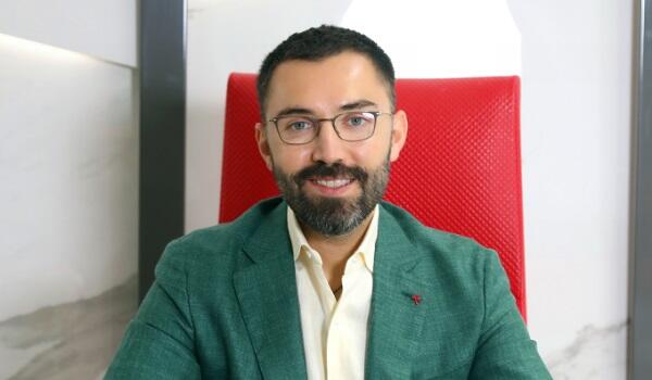 Kosmetoloq göz rəngini dəyişdirdi, fəsad yarandı – FOTO Kosmetoloq göz rəngini dəyişdirdi, fəsad yarandı – FOTO