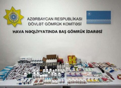 Aeroportda sərnişinlərin baqajından gömrükdən gizlədilən dərmanlar və siqaretlər aşkarlandı