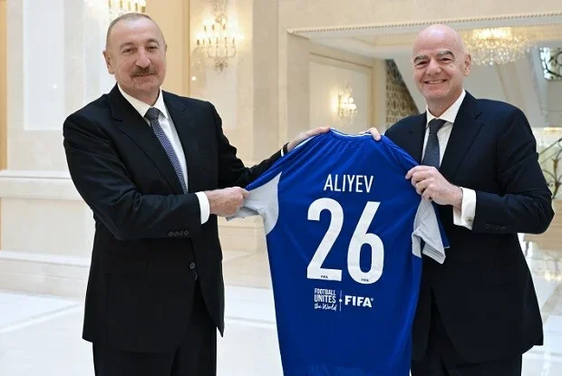 İnfantinonun İlham Əliyevə hədiyyəsi