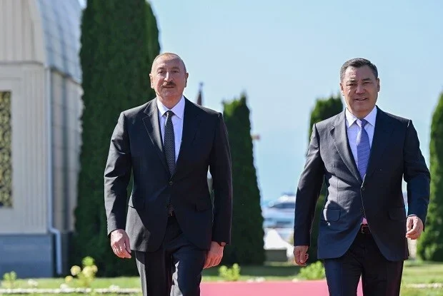 İlham Əliyev “Irıs Ordo” Konqres Mərkəzinə gəldi