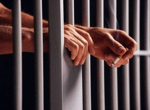 Arvadına qızdırılmış dəmir və kəmərlə xəsarət yetirdi, 3 il həbs cəzası aldı