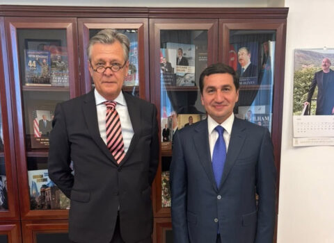 Hikmət Hacıyev Dirk Lölke ilə müzakirə apardı