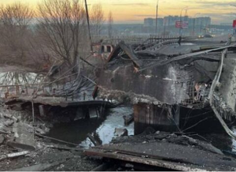 Ukrayna Krımda dəmir yolu körpüsünü vurdu