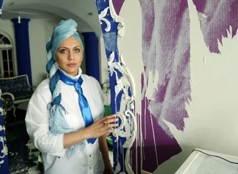 Tanınmış modelyer ev dustaqlığına buraxıldı