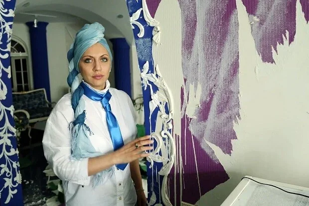 Tanınmış modelyer ev dustaqlığına buraxıldı