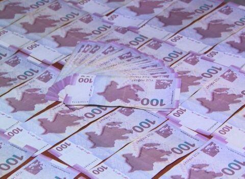 Bakıda evdən 33 min manat oğurlandı