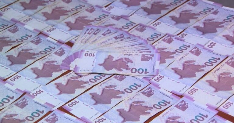 Bakıda evdən 33 min manat oğurlandı