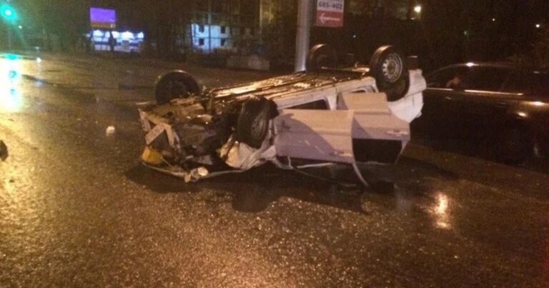 Maşın aşdı: bir ailənin 3 üzvü xəsarət aldı Maşın aşdı: bir ailənin 3 üzvü xəsarət aldı