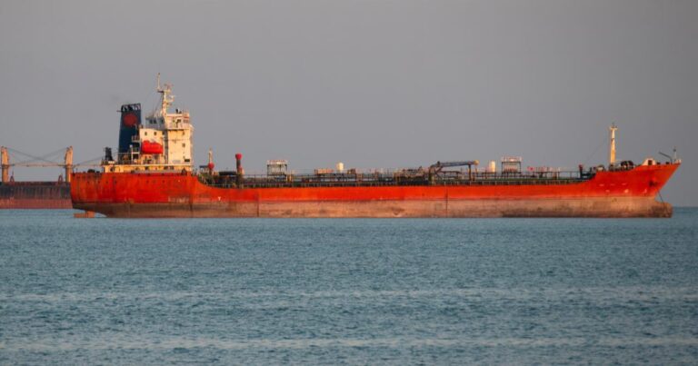 Xark adası yaxınlığında İran tankerinə raket zərbəsi Xark adası yaxınlığında İran tankerinə raket zərbəsi