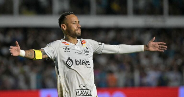 Neymar 6 həftə oynamayacaq Neymar 6 həftə oynamayacaq