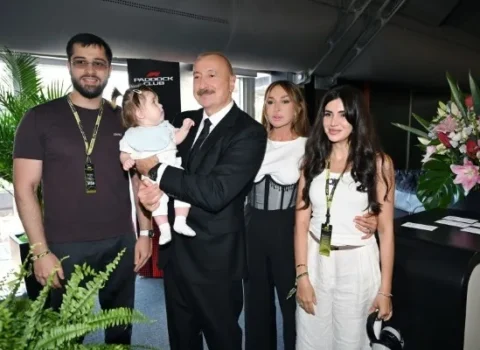Formula 1-də Prezident və xanımı ilə şəkil çəkdirən ailə kimdir? – VİDEO