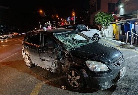 Bakıda maşın ağaca çırpıldı: ölən var