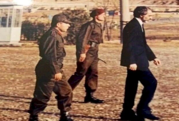 Kozinoğlunun Elçibəylə birgə fotosu yayıldı
