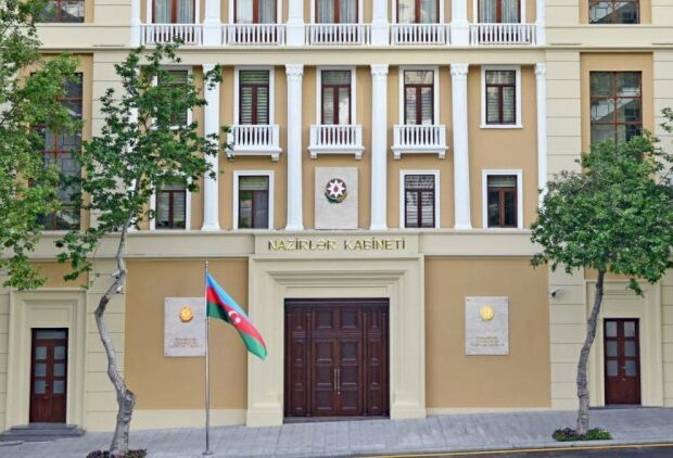 Nazirlər Kabineti şagirdlərin geyim formasını təsdiqlədi