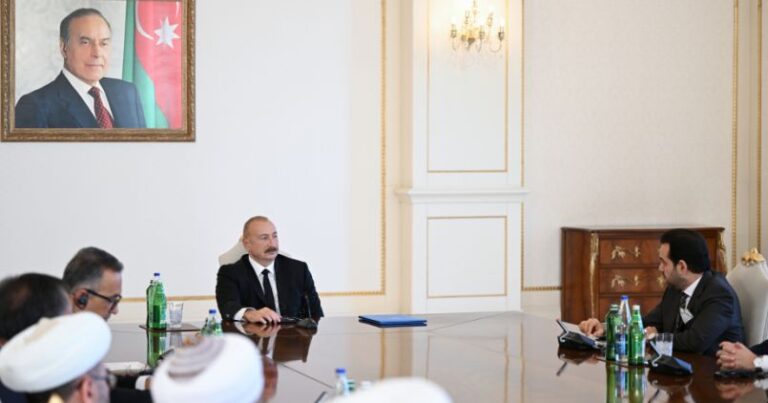 “Onun vitse-prezidentinin evindən çamadanlarla dolu milyonlarla dollar çıxdı, hamısını ört-basdır etdilər”