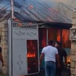 Yevlaxda üçotaqlı ev yandı
