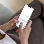 Kişi sevgilisini “WhatsApp”da başqa oğlanla yazışdığına görə döydü