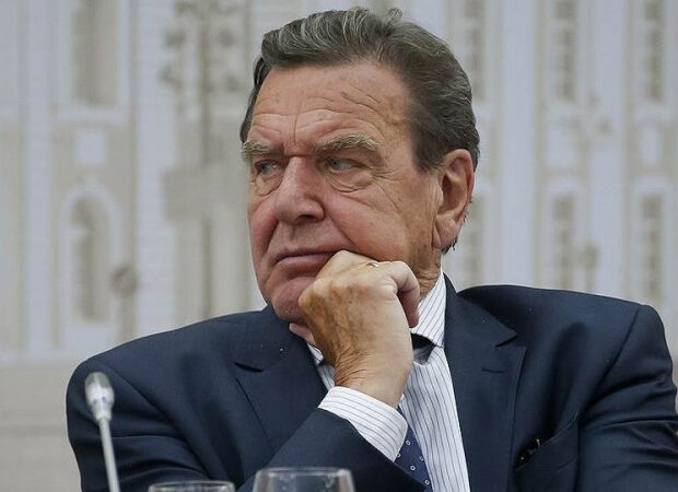 “Der Spiegel”: Gerhard Şröder Rusiyada gördüyü işə görə pul almaqla sanksiyalardan necə yan keçə bilər?