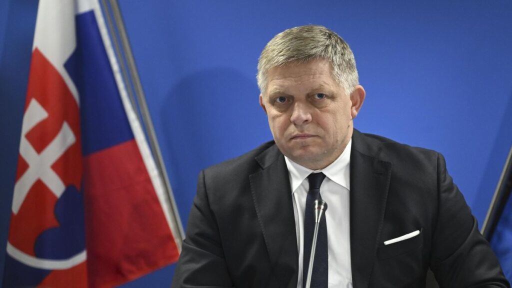 Slovakiyanın baş naziri Praqada şok protestlə üzləşdi: Ona “Rusiyaya rədd ol!” qışqırdılar | KONKRET xəbəri üçün şəkil