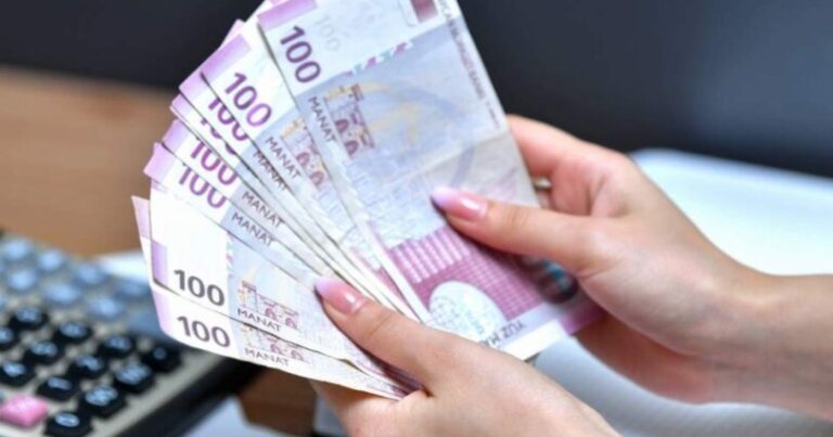 Prezident təsdiqlədi – Maaşlarla bağlı nələr dəyişir?