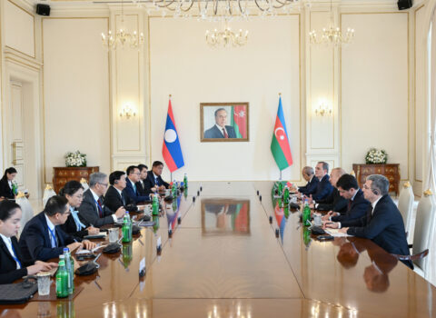 Azərbaycan və Laos prezidentləri mətbuata bəyanatlarla çıxış edirlər