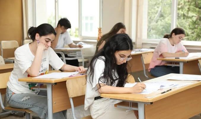 Uzun mətnlər abituriyentlərə vaxt itkisi yaradır – DİM-ə təklif