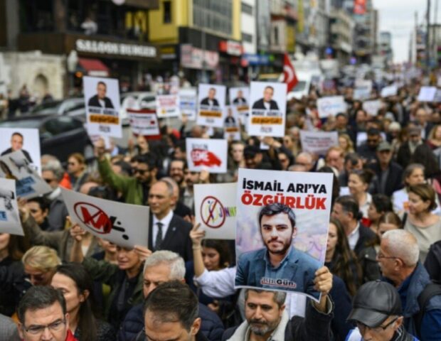 “Bəsdir, artıq nəfəs ala bilmirik” – Türkiyədə etiraz aksiyası keçirilir