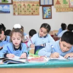 Dünyəvi təhsilin mahiyyəti: Vahid məktəbli geyimi hansı əhəmiyyət daşıyır?