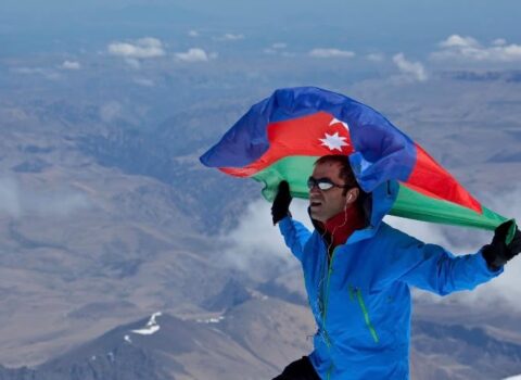 Azərbaycanlı alpinist yer kürəsinin 7-ci ən hündür dağının fəthinə hazırlaşır – Foto