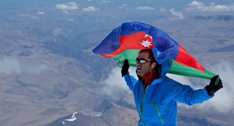 Azərbaycanlı alpinist yer kürəsinin 7-ci ən hündür dağının fəthinə hazırlaşır – Foto